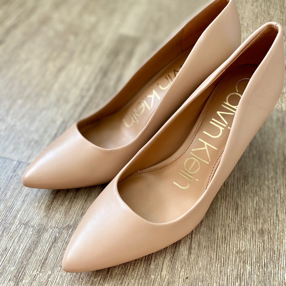 Calvin Klein Women's Gayle Pointed-Toe Pumps (s 7)